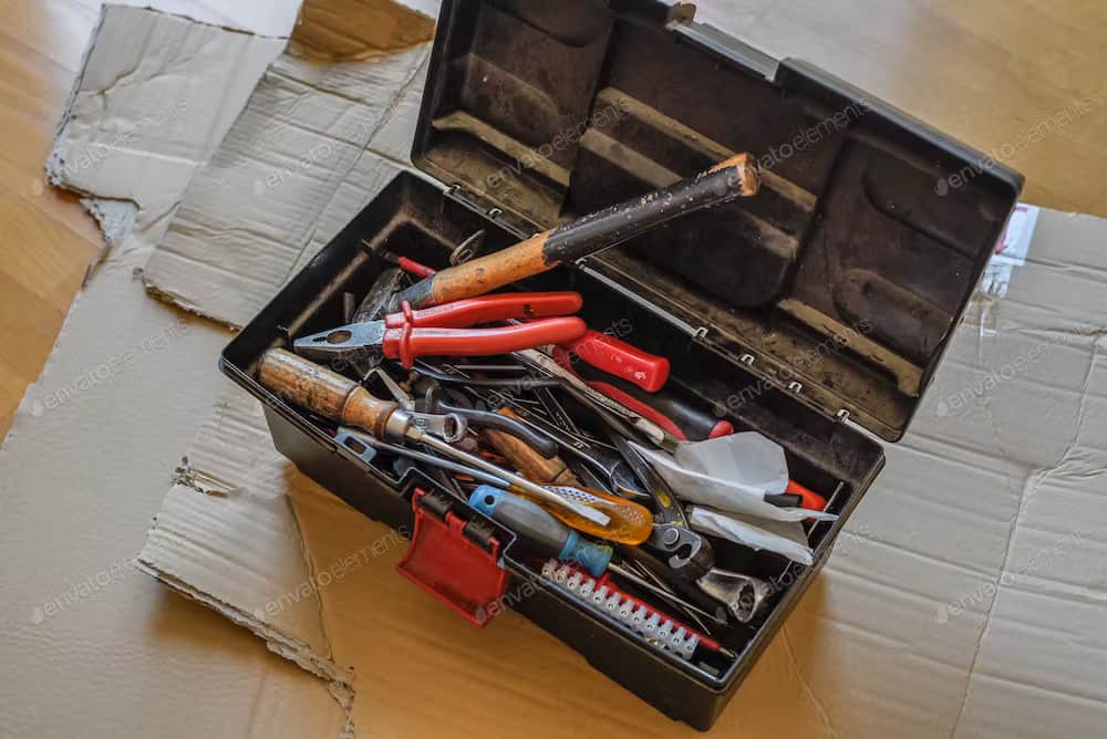 Monte sua caixa de ferramentas para pequenos consertos!